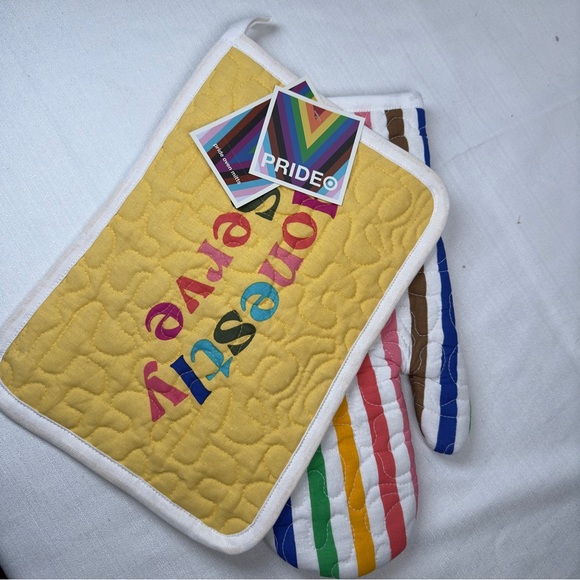 PRIDE Oven Mitt Potholder Set Rainbow Kitchen NEW Honestly Serve Free Gift Wrap! - Picture 4 of 8